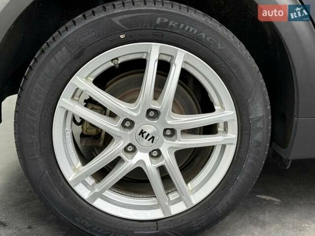 Серый Киа Niro, объемом двигателя 0 л и пробегом 153 тыс. км за 18558 $, фото 10 на Automoto.ua