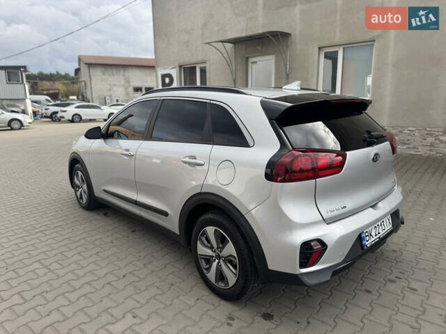 Сірий Кіа Niro, об'ємом двигуна 1.58 л та пробігом 241 тис. км за 13900 $, фото 4 на Automoto.ua