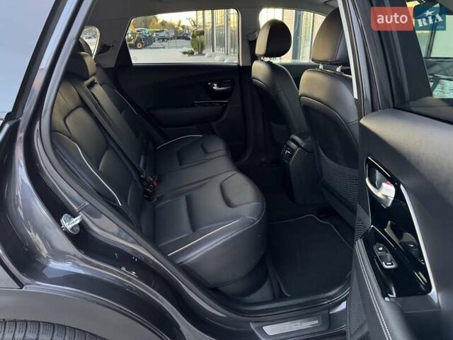 Сірий Кіа Niro, об'ємом двигуна 0 л та пробігом 135 тис. км за 17500 $, фото 64 на Automoto.ua