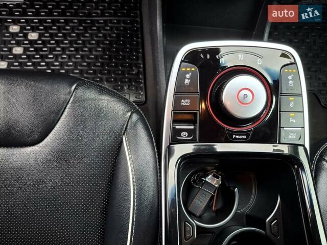 Серый Киа Niro, объемом двигателя 0 л и пробегом 115 тыс. км за 20300 $, фото 19 на Automoto.ua