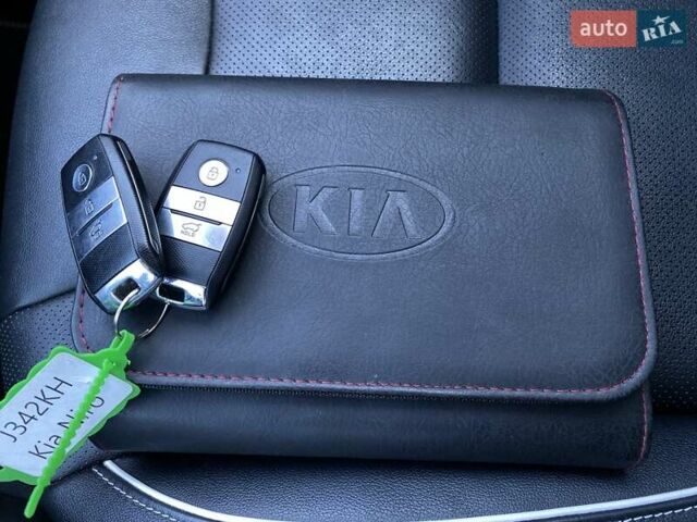 Сірий Кіа Niro, об'ємом двигуна 0 л та пробігом 107 тис. км за 21950 $, фото 56 на Automoto.ua