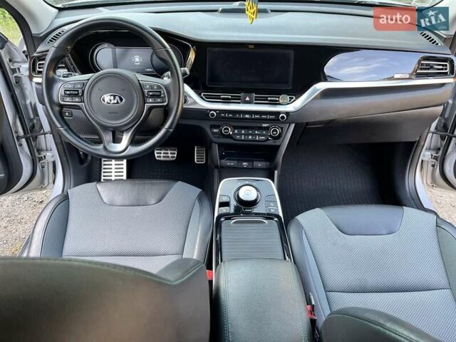 Сірий Кіа Niro, об'ємом двигуна 0 л та пробігом 112 тис. км за 18900 $, фото 14 на Automoto.ua