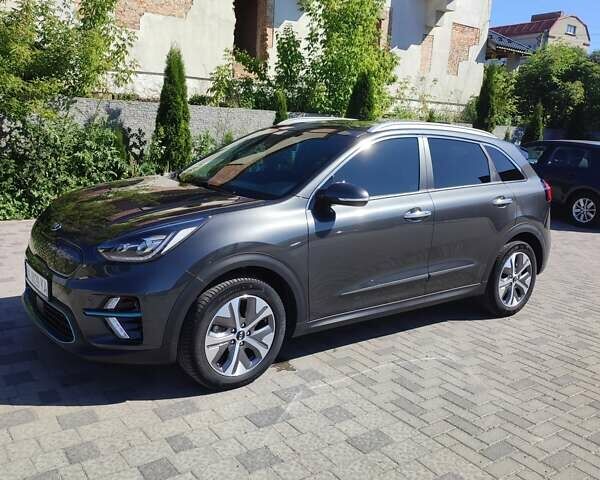 Серый Киа Niro, объемом двигателя 0 л и пробегом 49 тыс. км за 23000 $, фото 62 на Automoto.ua