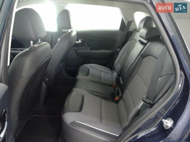 Серый Киа Niro, объемом двигателя 0 л и пробегом 108 тыс. км за 19900 $, фото 7 на Automoto.ua