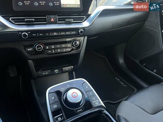 Серый Киа Niro, объемом двигателя 0 л и пробегом 72 тыс. км за 19750 $, фото 33 на Automoto.ua