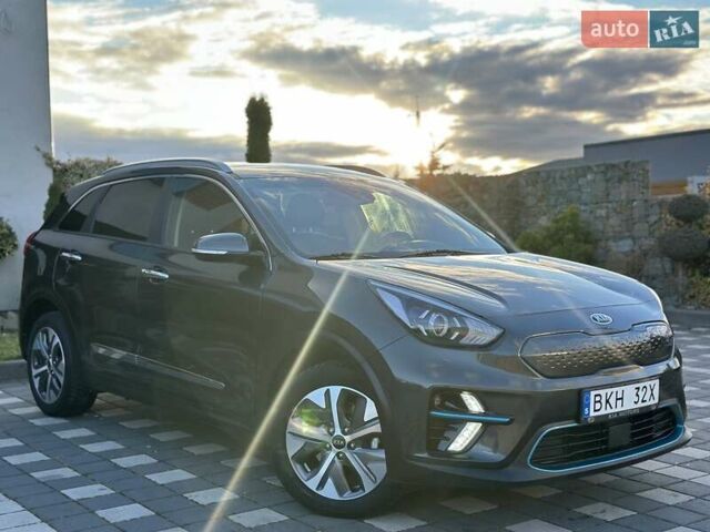 Сірий Кіа Niro, об'ємом двигуна 0 л та пробігом 105 тис. км за 19950 $, фото 6 на Automoto.ua
