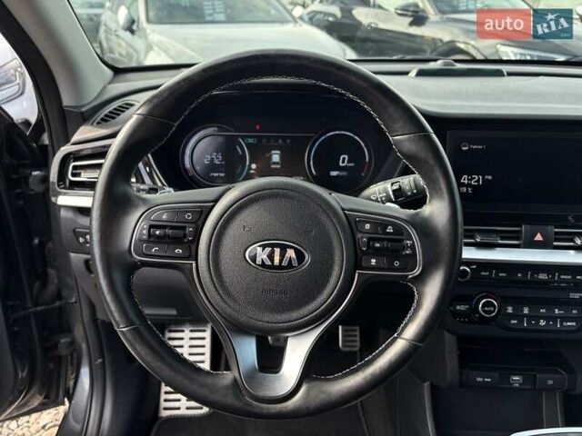 Серый Киа Niro, объемом двигателя 0 л и пробегом 67 тыс. км за 22400 $, фото 23 на Automoto.ua