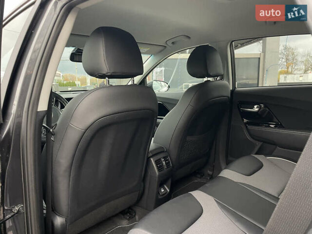 Сірий Кіа Niro, об'ємом двигуна 0 л та пробігом 52 тис. км за 22999 $, фото 26 на Automoto.ua