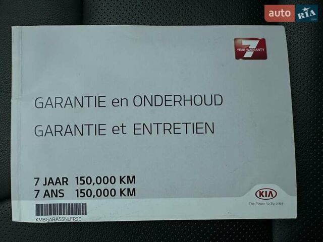 Серый Киа Niro, объемом двигателя 0 л и пробегом 62 тыс. км за 24600 $, фото 68 на Automoto.ua