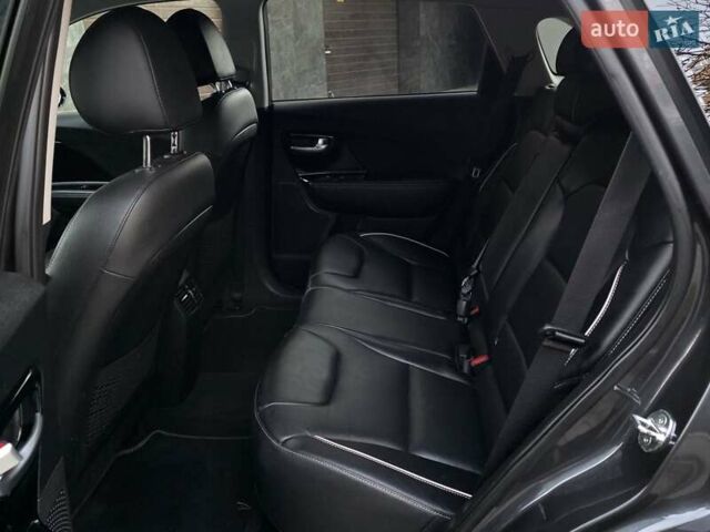 Сірий Кіа Niro, об'ємом двигуна 0 л та пробігом 136 тис. км за 18899 $, фото 27 на Automoto.ua