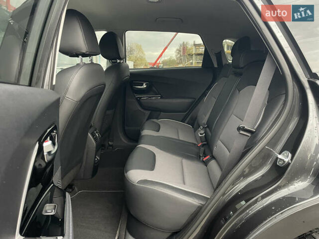 Сірий Кіа Niro, об'ємом двигуна 0 л та пробігом 52 тис. км за 22999 $, фото 27 на Automoto.ua