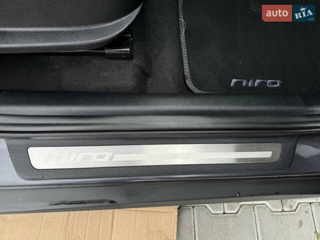 Серый Киа Niro, объемом двигателя 0 л и пробегом 147 тыс. км за 18450 $, фото 55 на Automoto.ua
