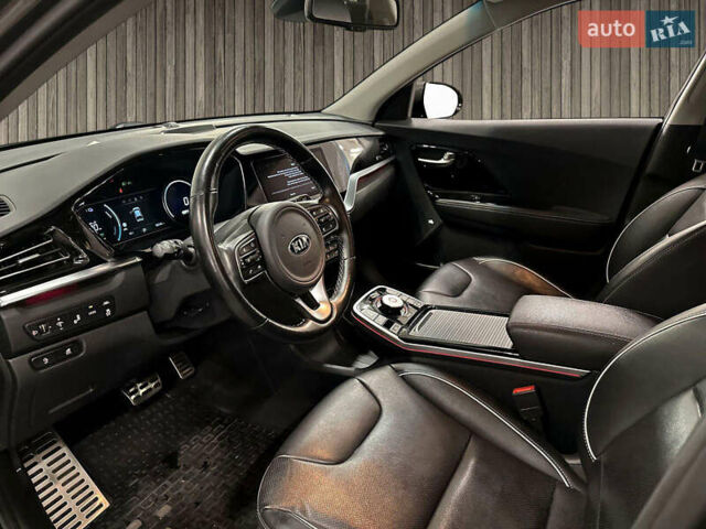 Серый Киа Niro, объемом двигателя 0 л и пробегом 98 тыс. км за 16400 $, фото 5 на Automoto.ua