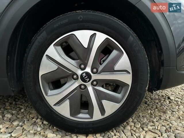 Серый Киа Niro, объемом двигателя 0 л и пробегом 62 тыс. км за 23600 $, фото 28 на Automoto.ua