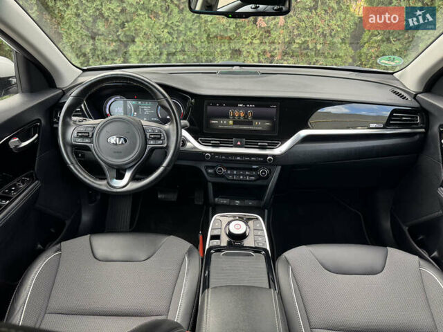 Сірий Кіа Niro, об'ємом двигуна 0 л та пробігом 141 тис. км за 17799 $, фото 43 на Automoto.ua