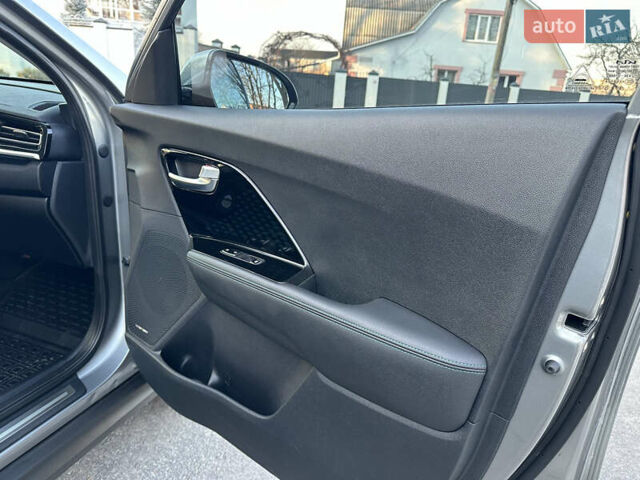Серый Киа Niro, объемом двигателя 0 л и пробегом 56 тыс. км за 21499 $, фото 15 на Automoto.ua