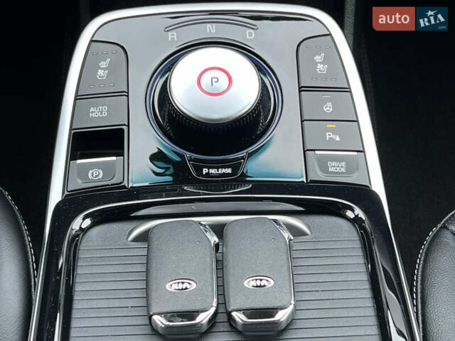 Серый Киа Niro, объемом двигателя 0 л и пробегом 49 тыс. км за 22890 $, фото 23 на Automoto.ua