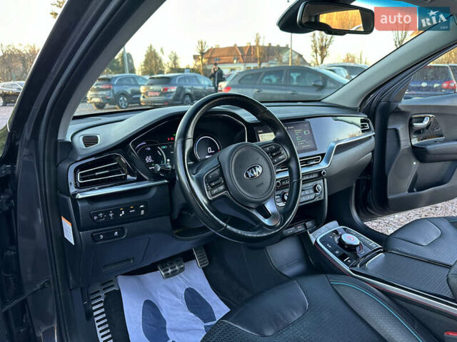 Серый Киа Niro, объемом двигателя 0 л и пробегом 55 тыс. км за 18899 $, фото 24 на Automoto.ua