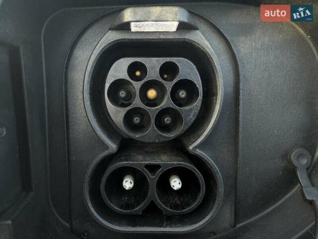 Сірий Кіа Niro, об'ємом двигуна 0 л та пробігом 97 тис. км за 22900 $, фото 11 на Automoto.ua