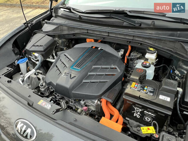 Серый Киа Niro, объемом двигателя 0 л и пробегом 49 тыс. км за 22890 $, фото 28 на Automoto.ua