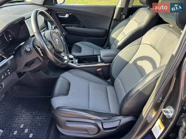 Серый Киа Niro, объемом двигателя 0 л и пробегом 200 тыс. км за 16900 $, фото 8 на Automoto.ua