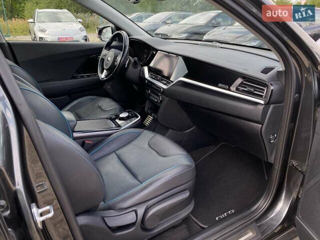 Серый Киа Niro, объемом двигателя 0 л и пробегом 66 тыс. км за 24200 $, фото 51 на Automoto.ua