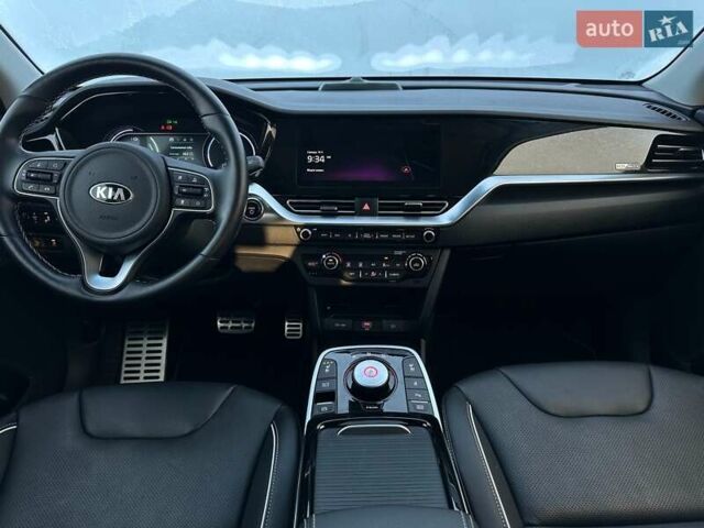 Серый Киа Niro, объемом двигателя 0 л и пробегом 54 тыс. км за 23900 $, фото 76 на Automoto.ua