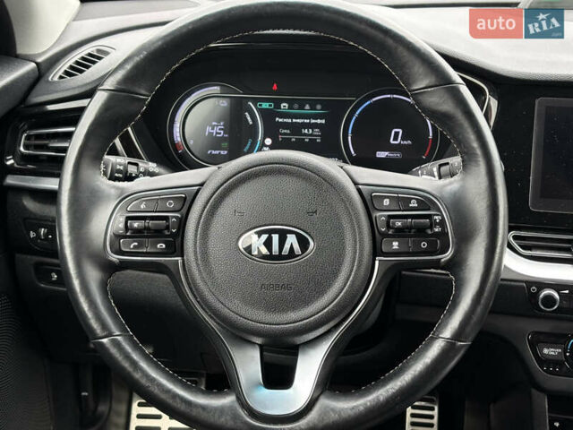 Серый Киа Niro, объемом двигателя 0 л и пробегом 88 тыс. км за 21800 $, фото 25 на Automoto.ua