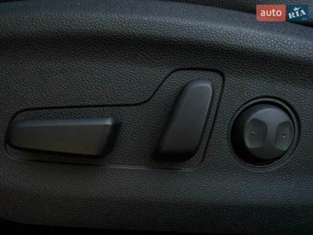 Сірий Кіа Niro, об'ємом двигуна 0 л та пробігом 100 тис. км за 21900 $, фото 39 на Automoto.ua