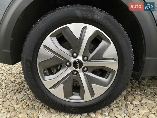 Сірий Кіа Niro, об'ємом двигуна 0 л та пробігом 86 тис. км за 23400 $, фото 28 на Automoto.ua