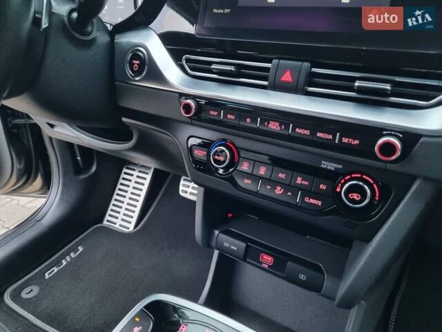 Серый Киа Niro, объемом двигателя 0 л и пробегом 42 тыс. км за 22850 $, фото 42 на Automoto.ua