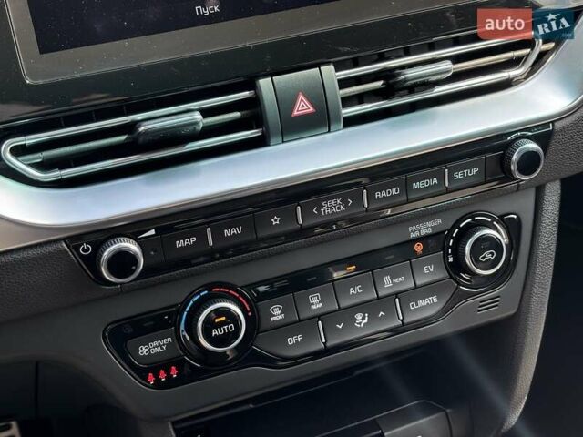 Серый Киа Niro, объемом двигателя 0 л и пробегом 62 тыс. км за 22450 $, фото 24 на Automoto.ua