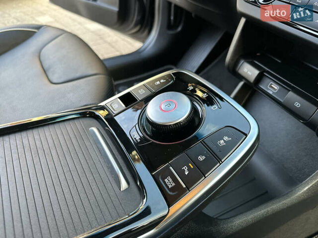 Серый Киа Niro, объемом двигателя 0 л и пробегом 38 тыс. км за 19999 $, фото 64 на Automoto.ua
