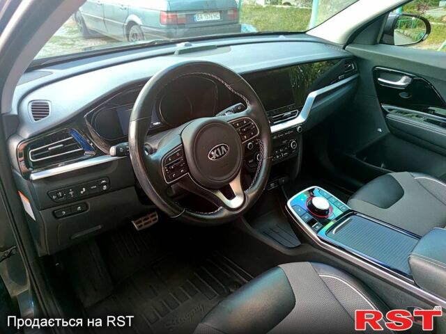 Серый Киа Niro, объемом двигателя 0 л и пробегом 72 тыс. км за 22000 $, фото 7 на Automoto.ua