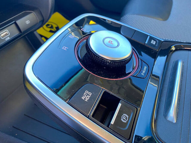 Сірий Кіа Niro, об'ємом двигуна 39 л та пробігом 27 тис. км за 17600 $, фото 16 на Automoto.ua