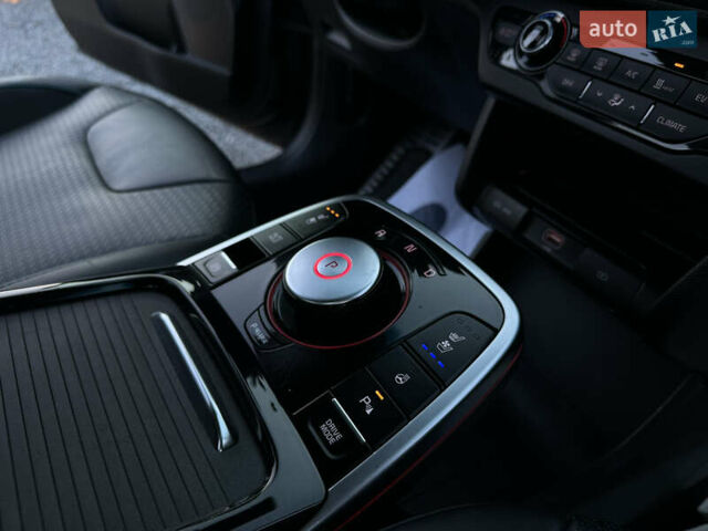 Серый Киа Niro, объемом двигателя 0 л и пробегом 55 тыс. км за 18899 $, фото 56 на Automoto.ua