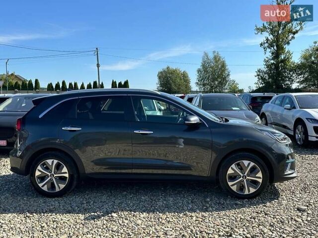 Серый Киа Niro, объемом двигателя 0 л и пробегом 97 тыс. км за 22200 $, фото 23 на Automoto.ua