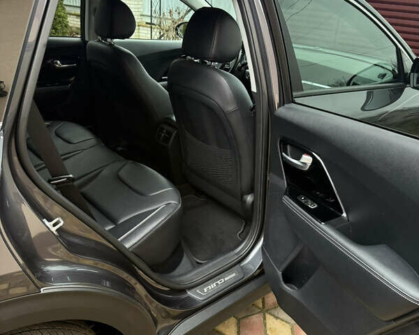 Сірий Кіа Niro, об'ємом двигуна 0 л та пробігом 50 тис. км за 22300 $, фото 60 на Automoto.ua