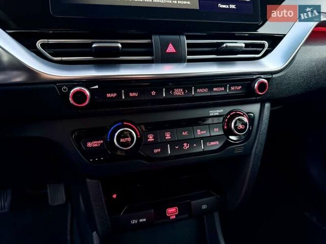 Киа Niro 2021 в Бердичеве на Automoto.ua Серый Киа Niro, объемом двигателя 0 л и пробегом 70 тыс. км за 21350 $, фото 64 на Automoto.ua
