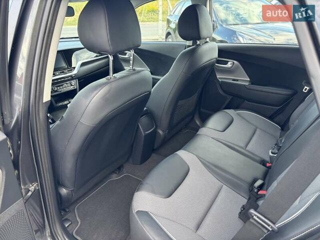 Серый Киа Niro, объемом двигателя 0 л и пробегом 52 тыс. км за 20750 $, фото 21 на Automoto.ua