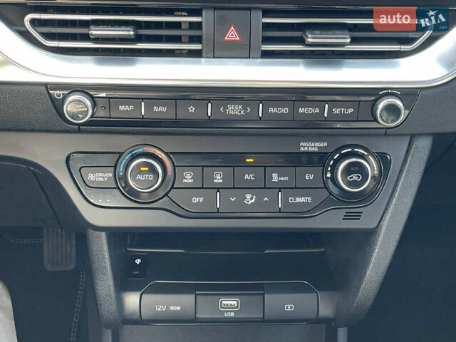 Серый Киа Niro, объемом двигателя 0 л и пробегом 51 тыс. км за 21760 $, фото 56 на Automoto.ua