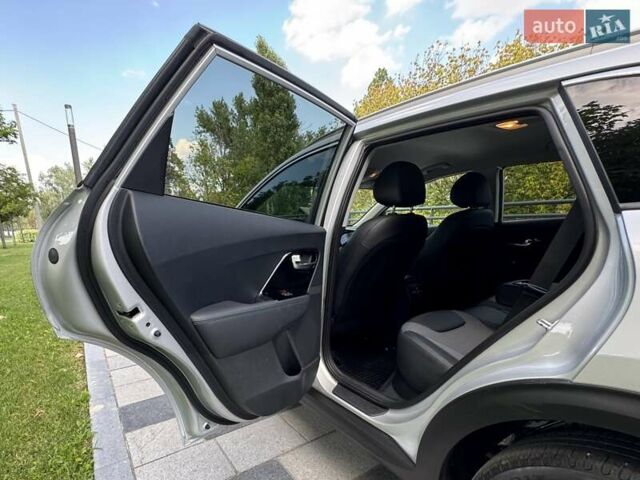Серый Киа Niro, объемом двигателя 0 л и пробегом 96 тыс. км за 18999 $, фото 29 на Automoto.ua