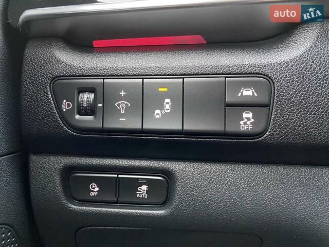 Серый Киа Niro, объемом двигателя 0 л и пробегом 86 тыс. км за 24400 $, фото 78 на Automoto.ua