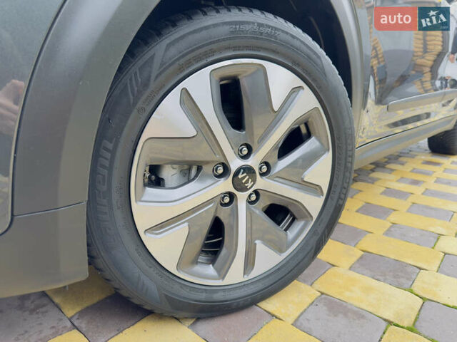 Серый Киа Niro, объемом двигателя 0 л и пробегом 137 тыс. км за 18950 $, фото 8 на Automoto.ua