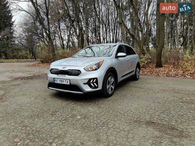 Сірий Кіа Niro, об'ємом двигуна 1.58 л та пробігом 115 тис. км за 19800 $, фото 7 на Automoto.ua