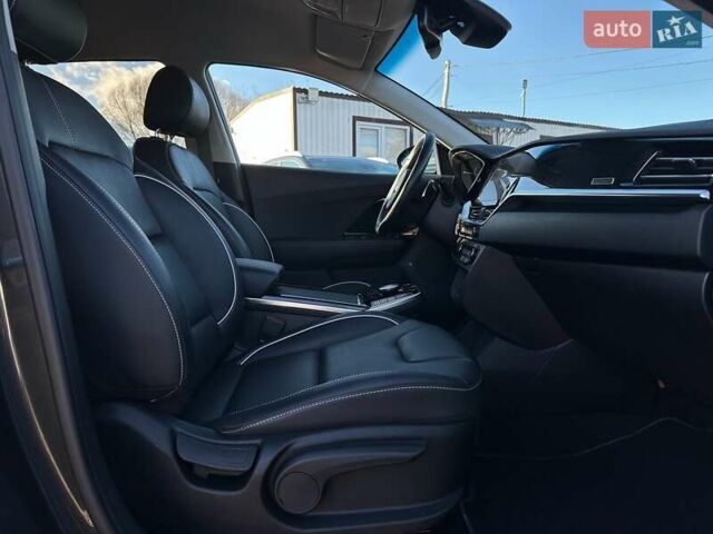 Серый Киа Niro, объемом двигателя 0 л и пробегом 54 тыс. км за 23900 $, фото 91 на Automoto.ua
