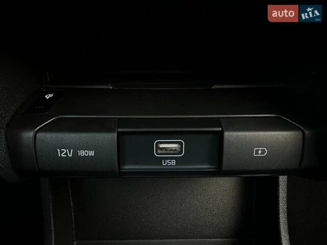 Серый Киа Niro, объемом двигателя 0 л и пробегом 54 тыс. км за 23900 $, фото 63 на Automoto.ua