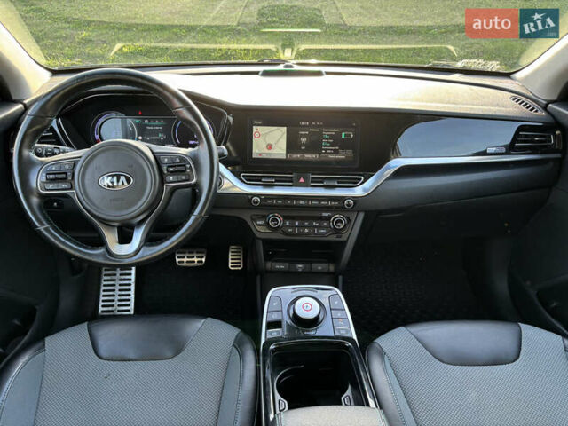 Серый Киа Niro, объемом двигателя 0 л и пробегом 200 тыс. км за 16900 $, фото 14 на Automoto.ua