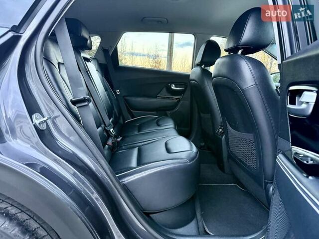 Киа Niro 2021 в Бердичеве на Automoto.ua Серый Киа Niro, объемом двигателя 0 л и пробегом 82 тыс. км за 19250 $, фото 90 на Automoto.ua