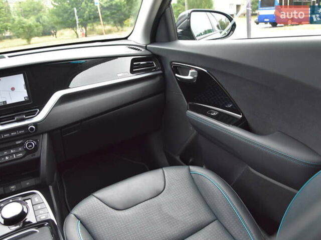 Серый Киа Niro, объемом двигателя 0 л и пробегом 34 тыс. км за 23999 $, фото 29 на Automoto.ua